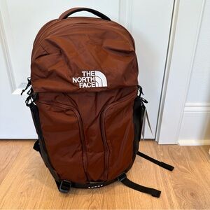🆕The North Face Surge Backpack